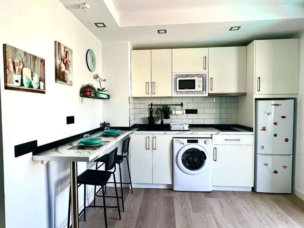 Fm Beach Home - Renovated Apartment With Swimming Pool Near Maspalomas Dunes & Beach 普拉亚戴尔雷安格莱斯 外观 照片